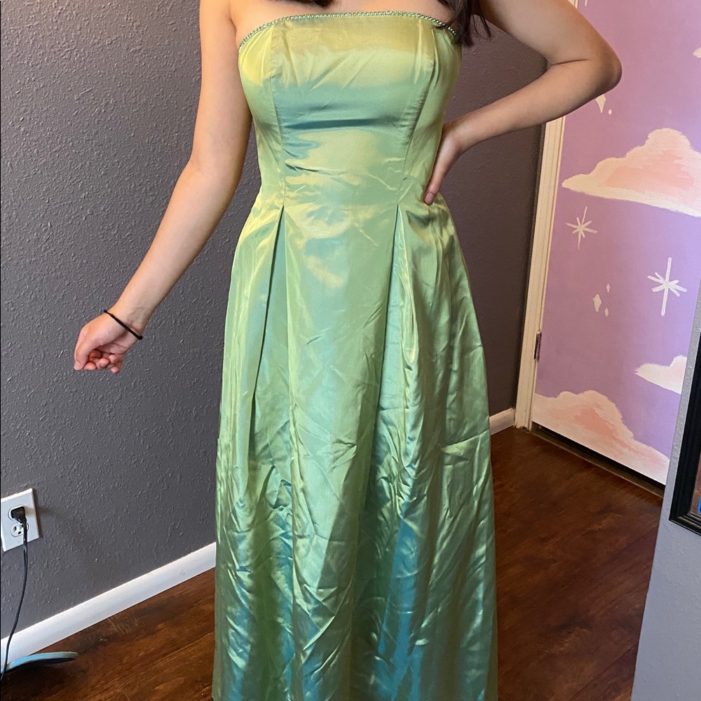 Dress - Picture 2 of 5